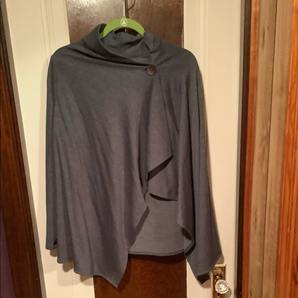 Blue single button long sleeved sweater